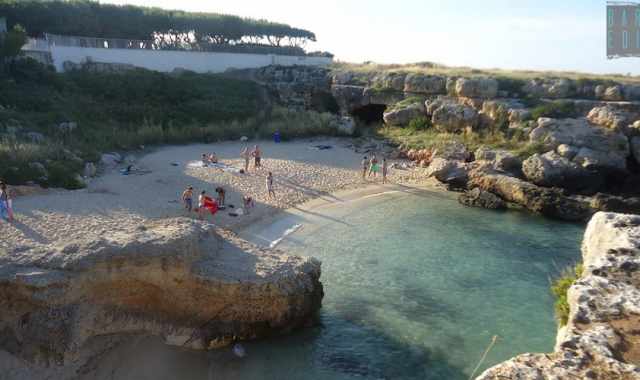 Piccole e rare: sono le spiagge sabbiose baresi, le cosiddette "pocket beach"